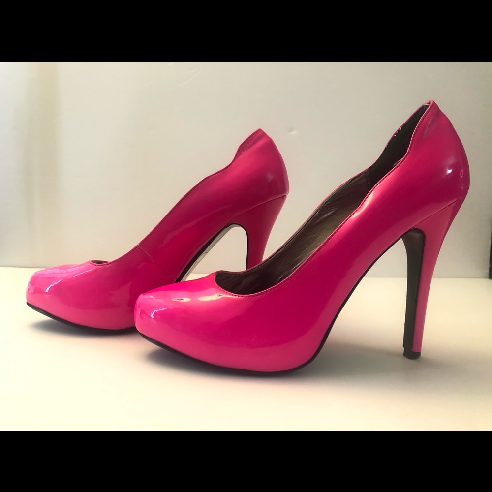 Sexy Hot Pink Le Chateau High Heels - size 8.5